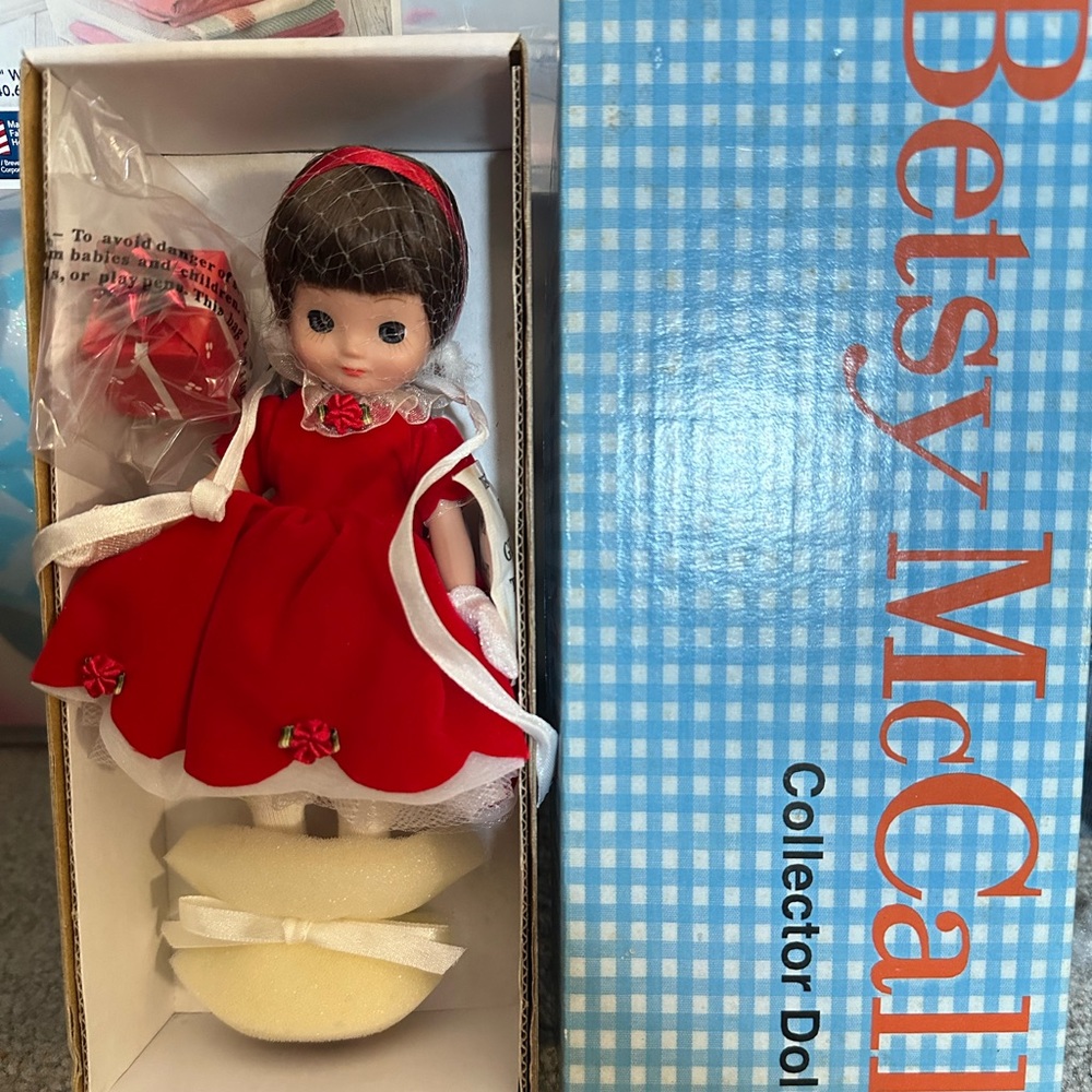 ROBERT TONNER BETSY MCCALL DOLL HAS A HAPPY HOLIDAY MINT VINTAGE 90'S 8 inches